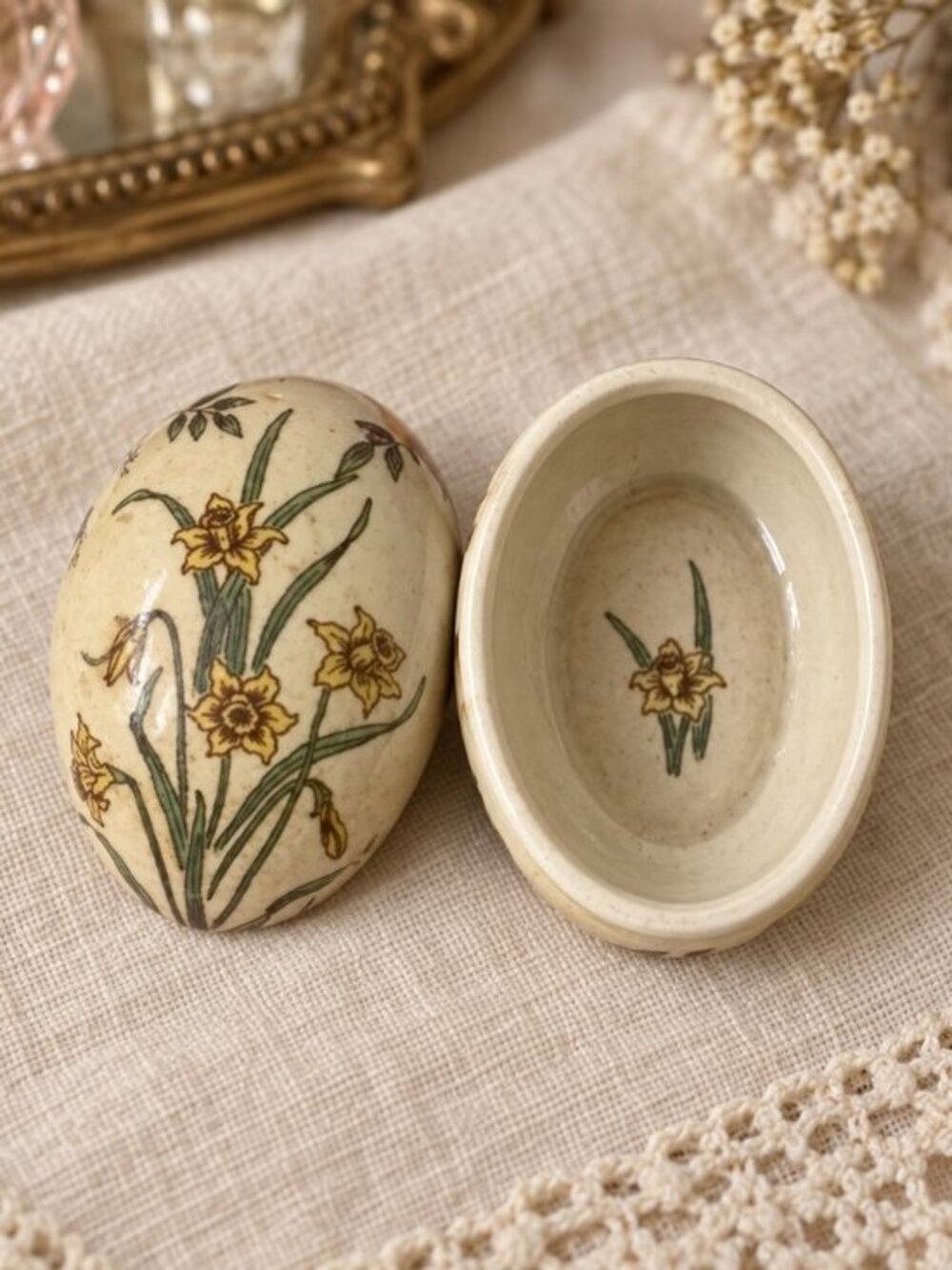 Vintage Courthampton Floral Ceramic Egg Trinket Box Hand Decorated 3”